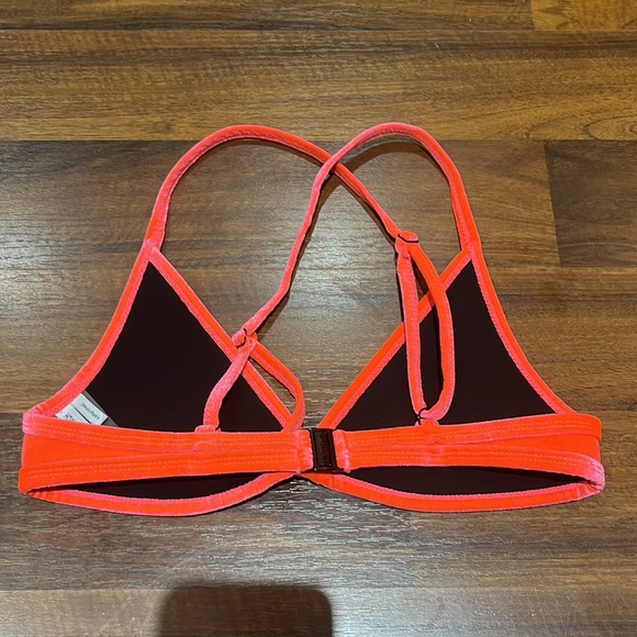 Hoaka bikini top and bottom - Picture 3 of 12